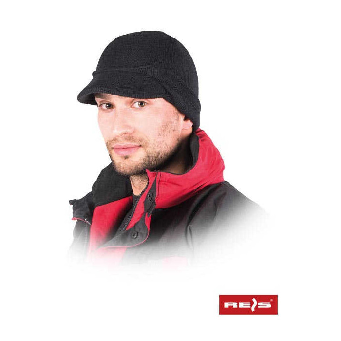 CZAPKA ZIMOWA REIS CZBAS BAWEŁNIANA Z DASZKIEM CZARNA